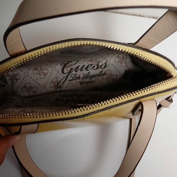 Guess yellow purse - Picture 3 of 3